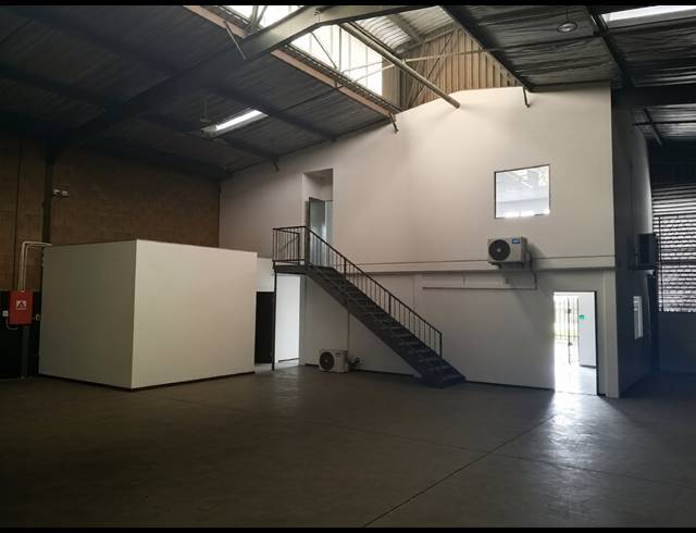 331.60M² WAREHOUSE TO LET IN MEADOWDALE